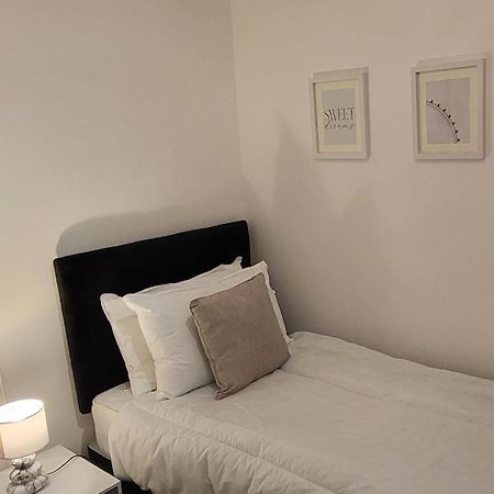 Stunning 2 Bedroom Apartment In Canary Wharf - Morland Apartments London Room photo