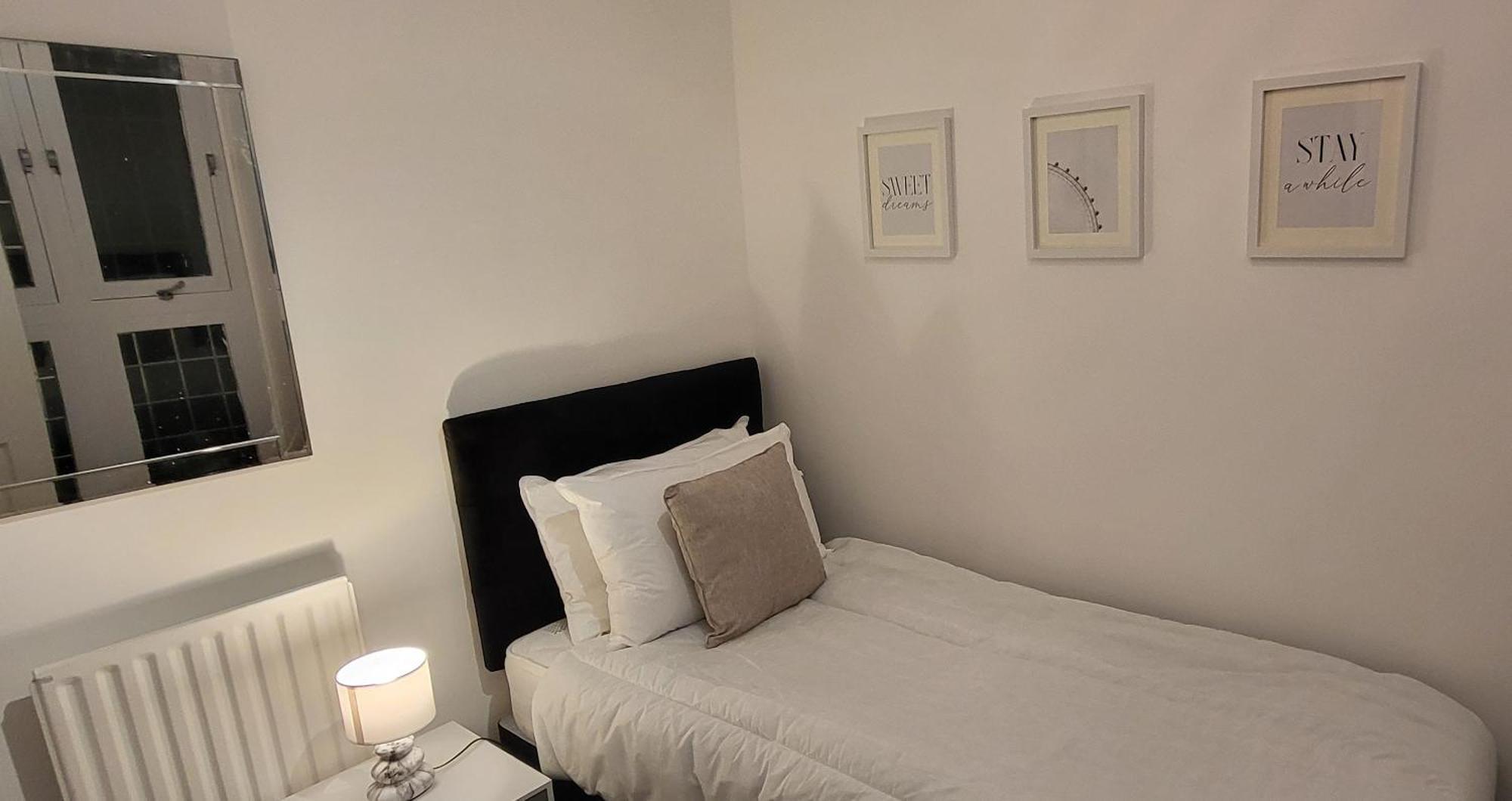 Stunning 2 Bedroom Apartment In Canary Wharf - Morland Apartments London Room photo
